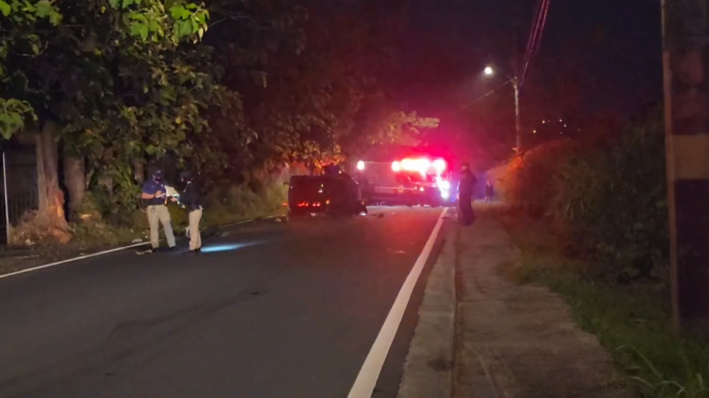 Video Tiroteo En Carretera De Toa Alta Deja Un Auto Volcado Y Un