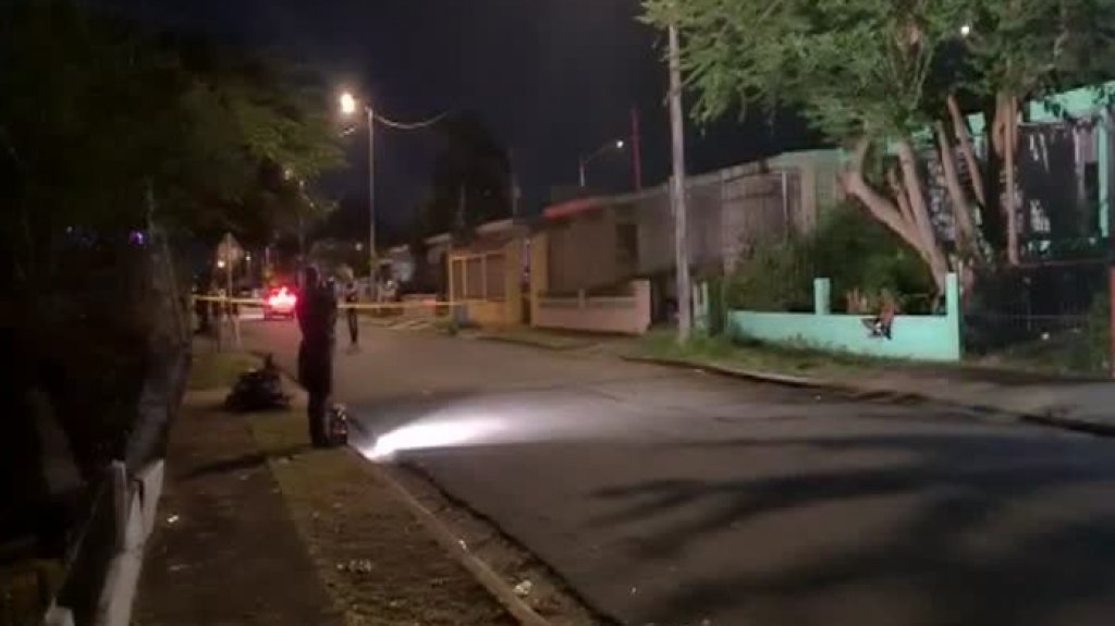 Video Entre 19 a 25 años hombre asesinado anoche en San Juan