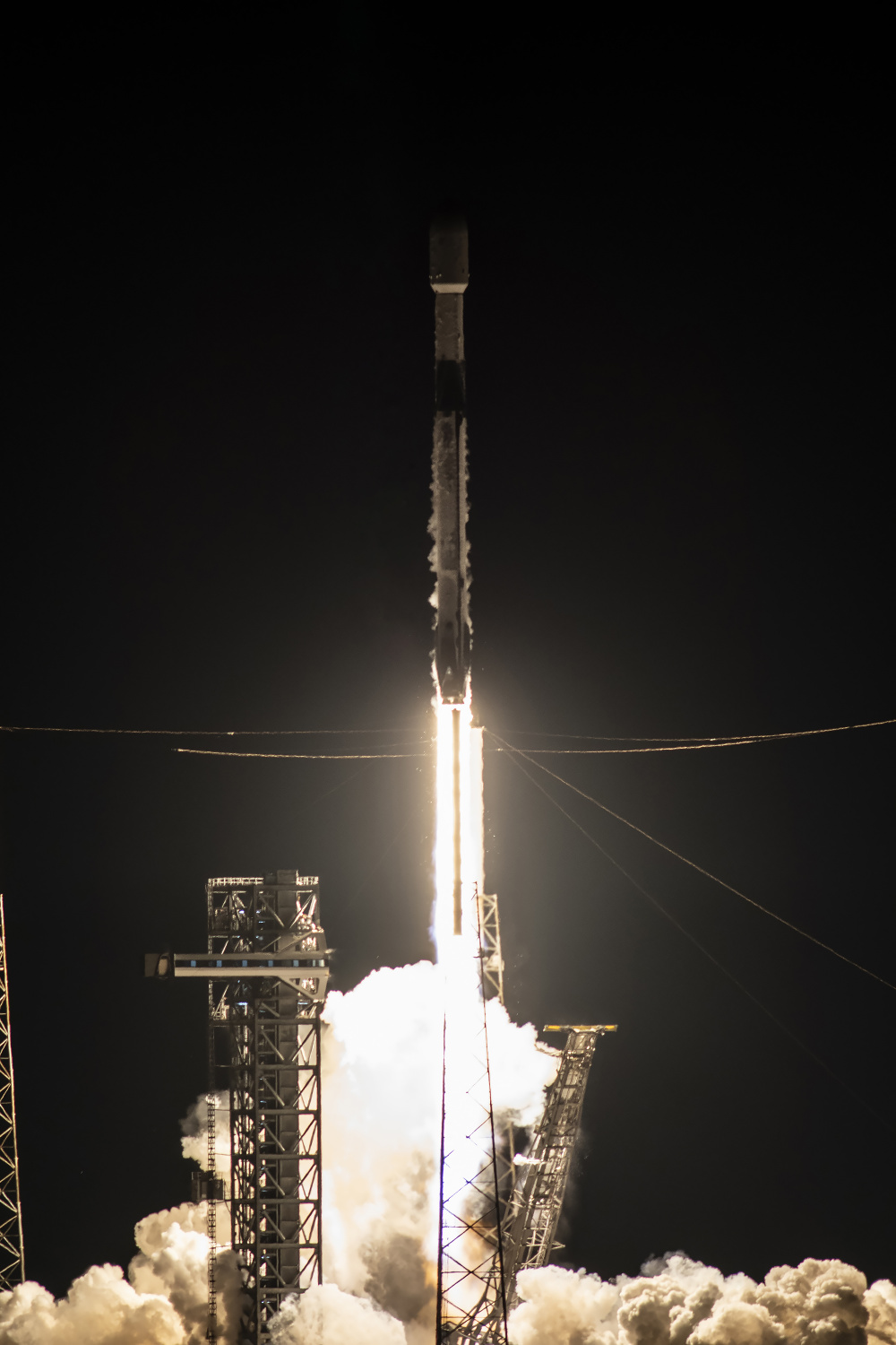 FOTOS Y VIDEO: SpaceX Lanza Dron Espacial Militar De EE.UU. X-37B En ...