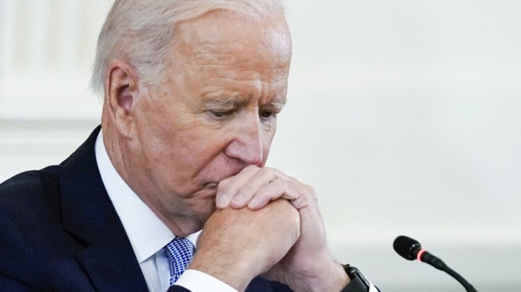  Críticas al presidente Biden por suministro de bombas de racimo a Ucrania 