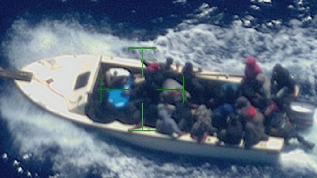  Barco de la Guardia Costera repatria a 44 dominicanos, luego de 2 interdicciones de viajes ilegales cerca de Puerto Rico 