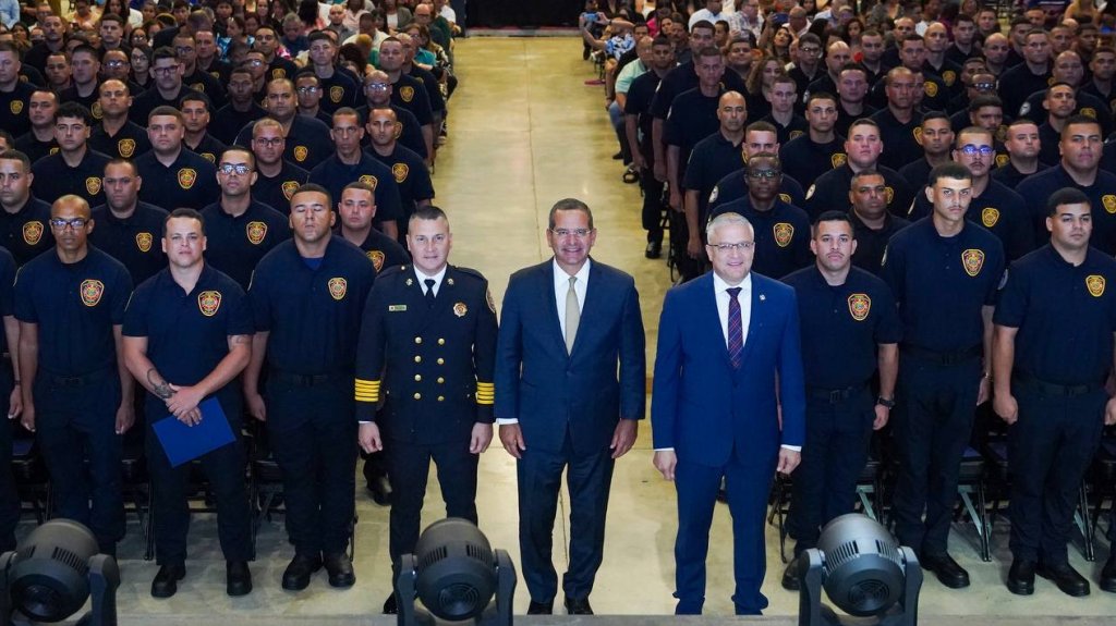  Gobierno gradúa a 156 nuevos bomberos 
