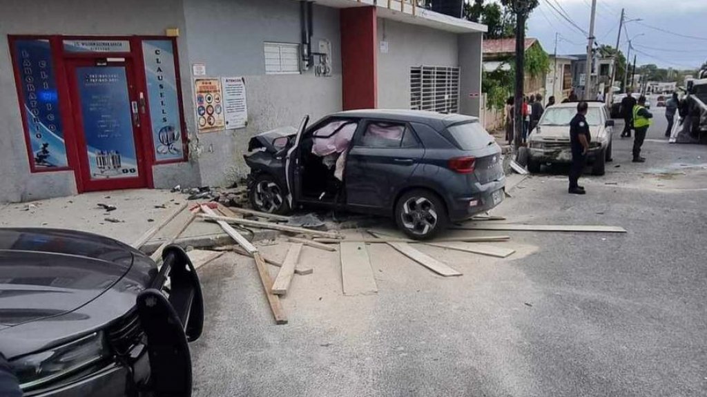  Accidente de auto en Ponce deja tres heridos 