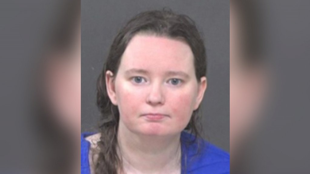 Mujer de Ohio con dos novios se disparó a sí misma en una falsa invasión domiciliaria y mató a uno de sus novios 