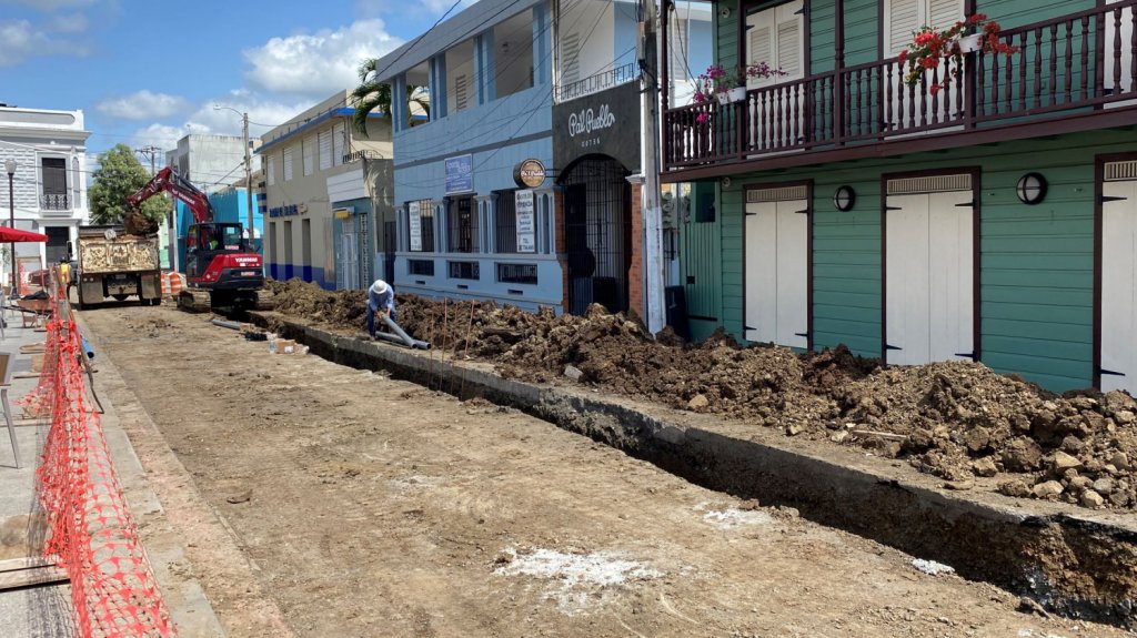  Soterrado de líneas eléctricas en Cayey provee seguridad y renovada estética urbana, destaca el alcalde 