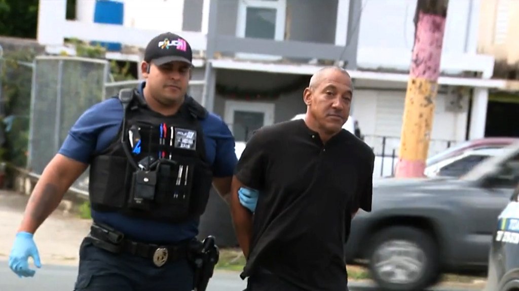  Video: Arrestan a hombre tras intentar incendiar la casa de su padre en Toa Alta 