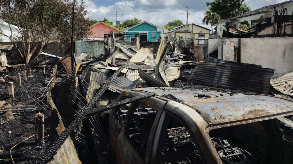  Fotos muestran viviendas y vehículos severamente afectados por Incendio en Ponce 