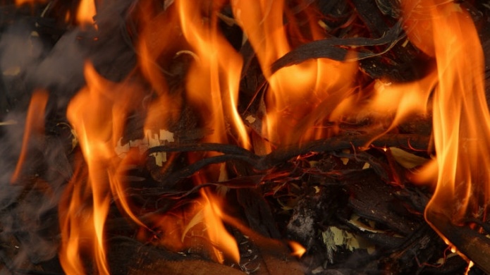 Hombre sufre quemaduras graves tras incendiarse su residencia en Hatillo