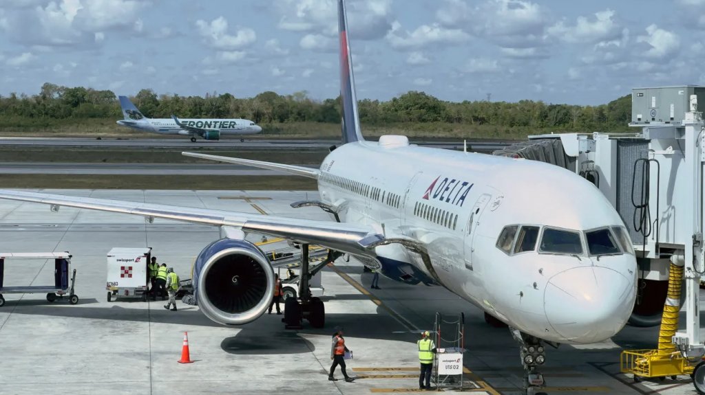  Pasajeros de Delta se desmayan por altas temperaturas en el avión 