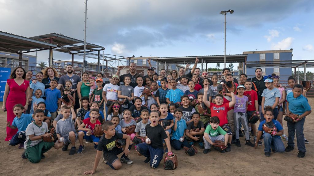  Ofrecen clínicas de béisbol a jóvenes puertorriqueños 