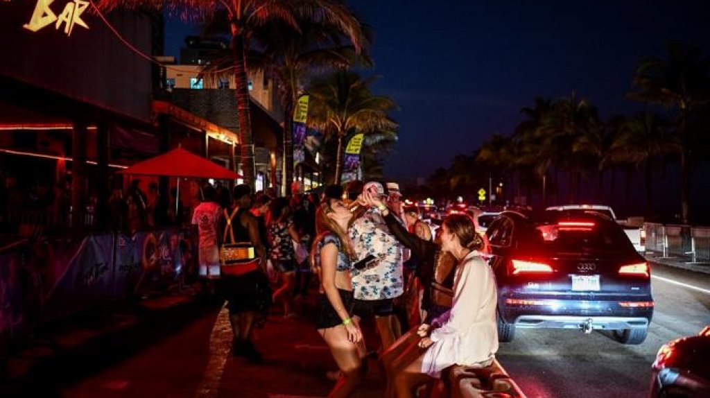  Miami Beach se dispone a aplicar un toque de queda nocturno a raíz de tiroteos 