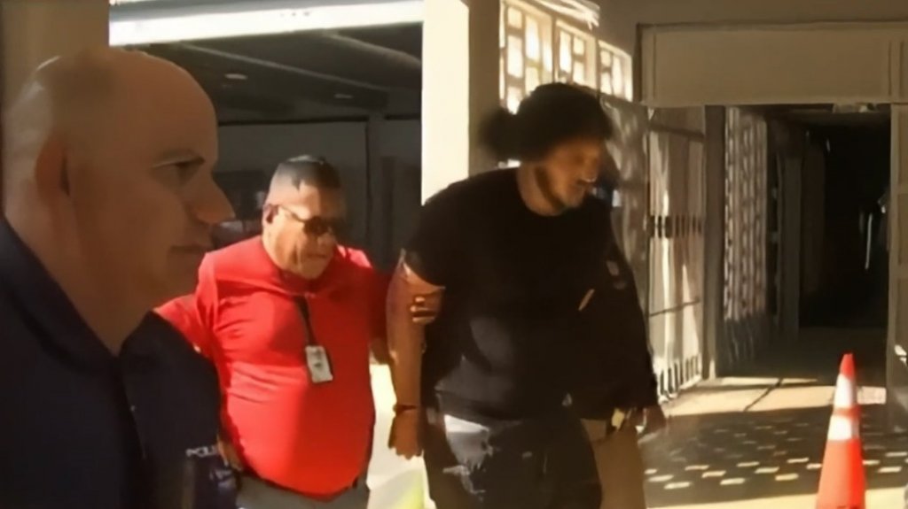  Video: Este es uno de los arrestados luego que un policía resultara herido en Llorens Torres 