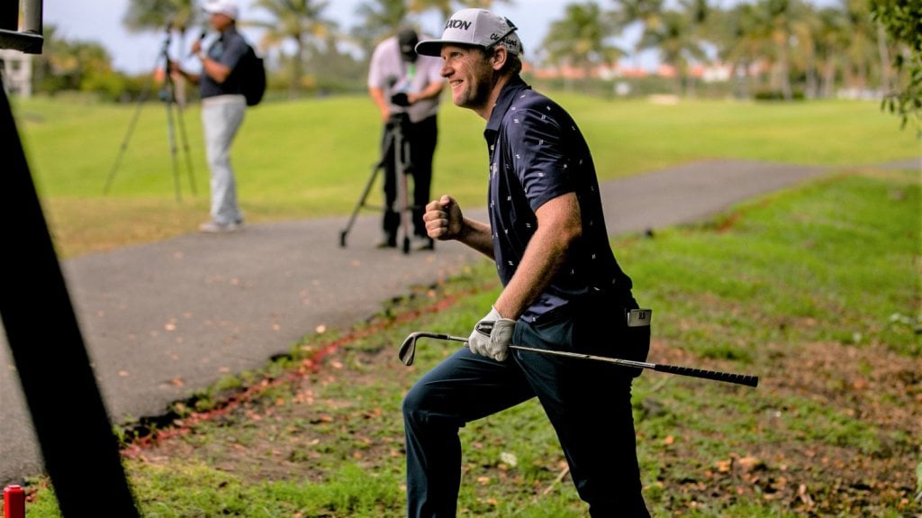  Gana estadounidense Brehm su primer título del PGA a los 35 años y con su esposa como caddie 