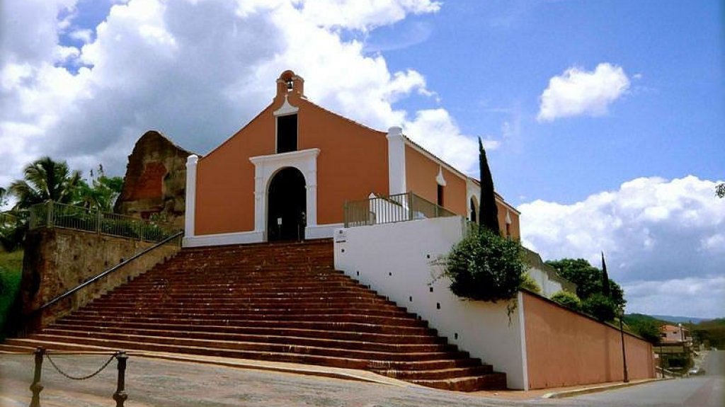  Derrumbe desentierra campana del Convento Porta Coeli 