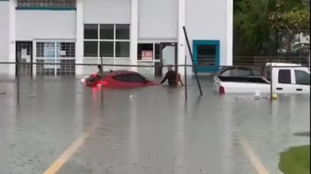  Video:Se registran inundaciones en distintas partes de la Isla 