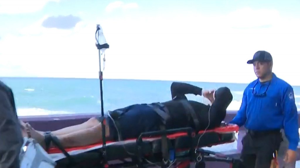  Video: Rescatan a dos personas de “jet skis“ en aguas turbulentas de San Juan 