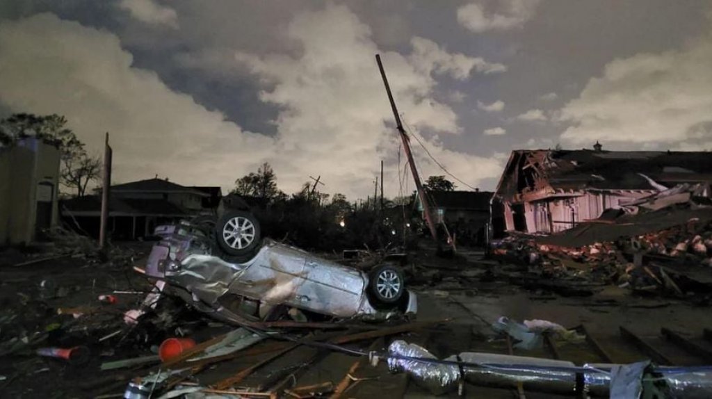  Video: Tornado ayer en Nueva Orleans deja un muerto y varios desparecidos 