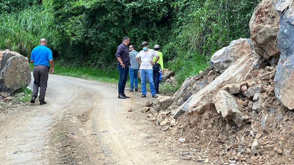  Aviso: Cierran tramo de la carretera PR- 386 en Peñuelas debido a un desprendimiento de rocas 