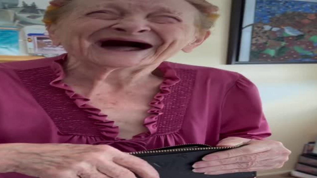  Video: Así reacciono la “abuelita” mas viral de PR, cuando su nieto le dice que se va para Italia por una semana 