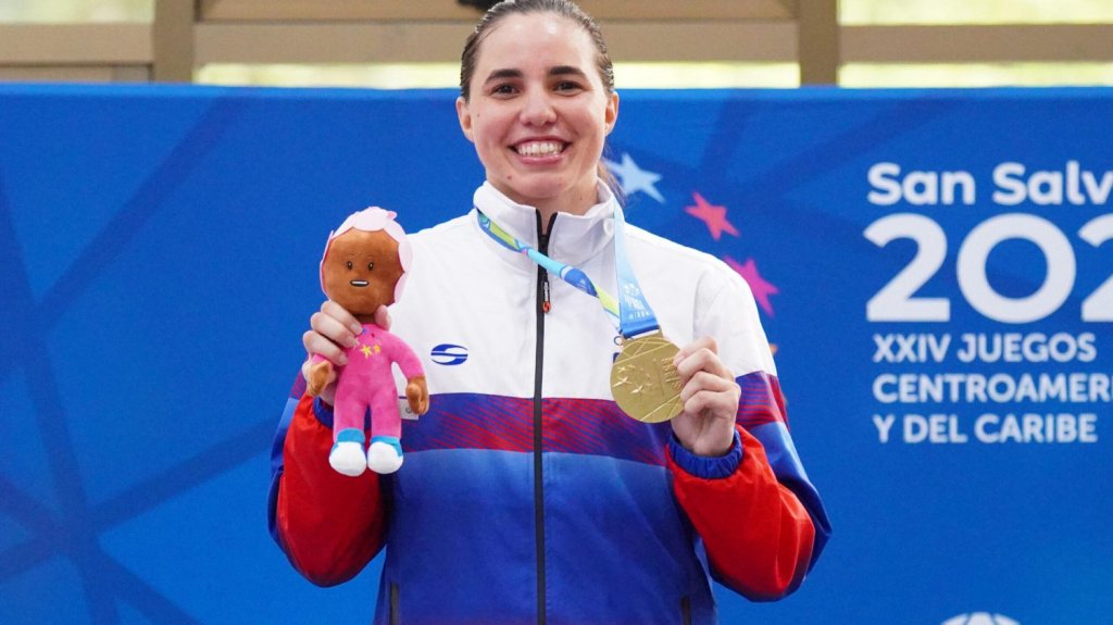  Stephanie Piñeiro llega a la gloria del boxeo centroamericano y del Caribe 
