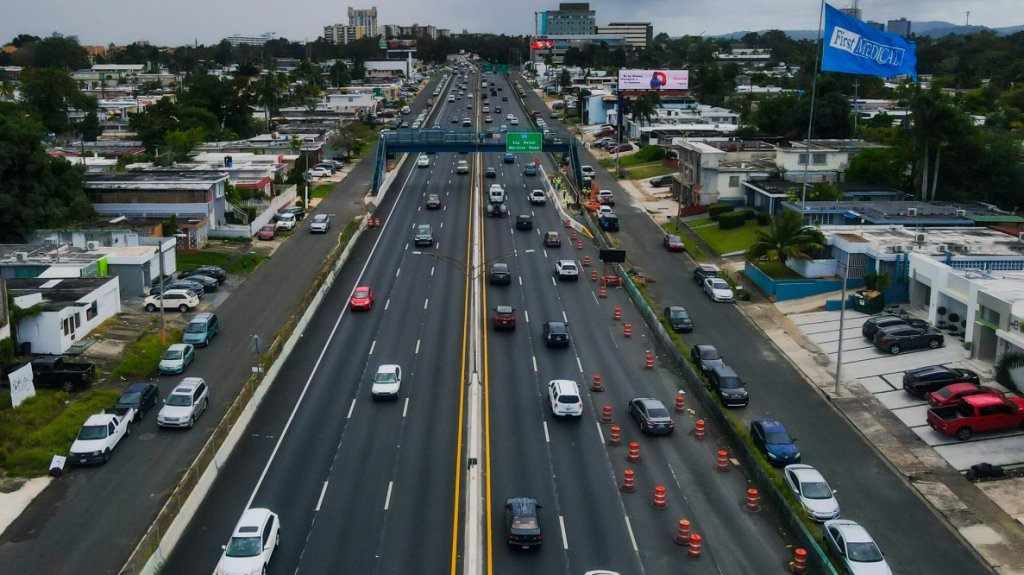  Critican que están construyendo plaza de peaje en Expreso Martínez Nadal y nadie lo sabía 