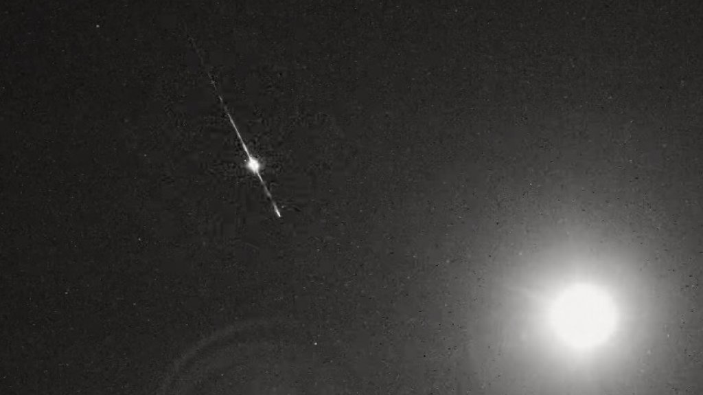  Brillante Meteoro fue visible cerca de la Luna anoche 