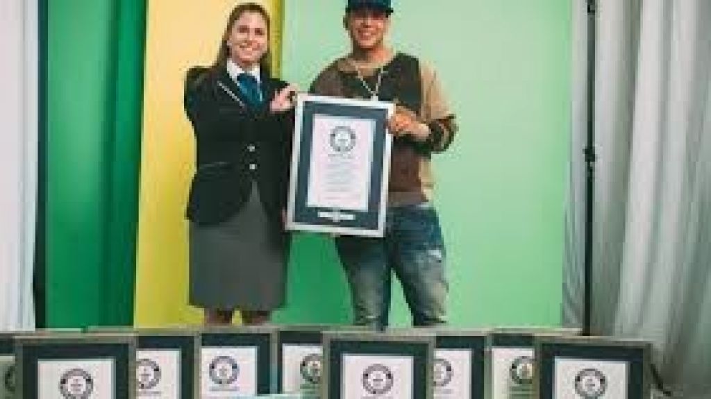 Guinness World Records reconoce a Daddy Yankee como el Primer Artista