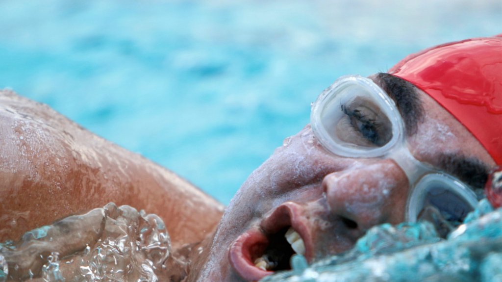  Ultra nadador boricua Matos rompe récord de la Triple Corona de aguas abiertas tras cruzar Canal de La Mancha 