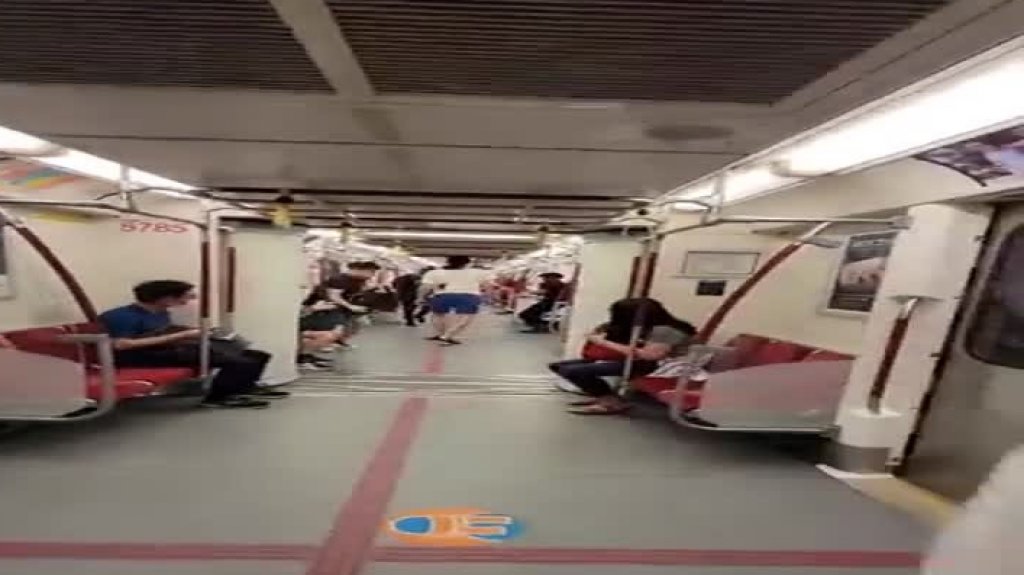 Video: Hombre resulta gravemente herido después de pelear con un hombre armado de un cuchillo en el metro de Toronto 