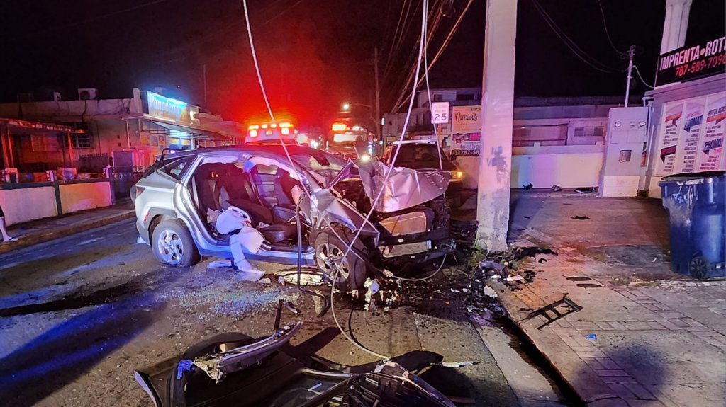  Video: Confirman que los dos turistas heridos al chocar con u poste en Aguada son policías de New Jersey 