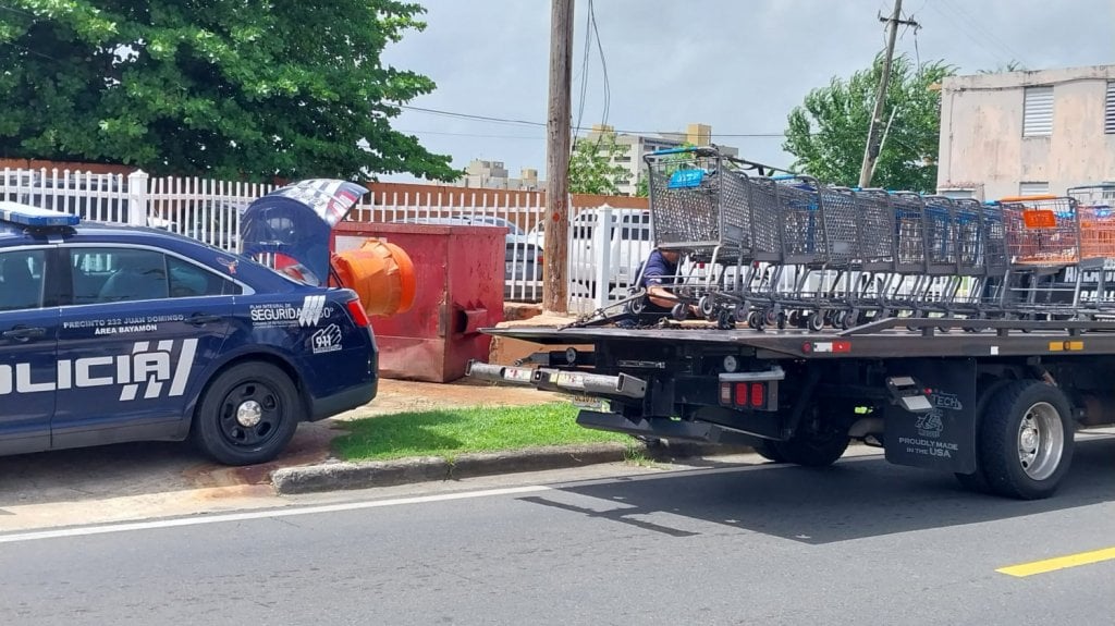  Fotos: Policía en Bayamón se lleva los drones y carritos de compra que usan los “Bichotes” en los caseríos para controlar el acceso 