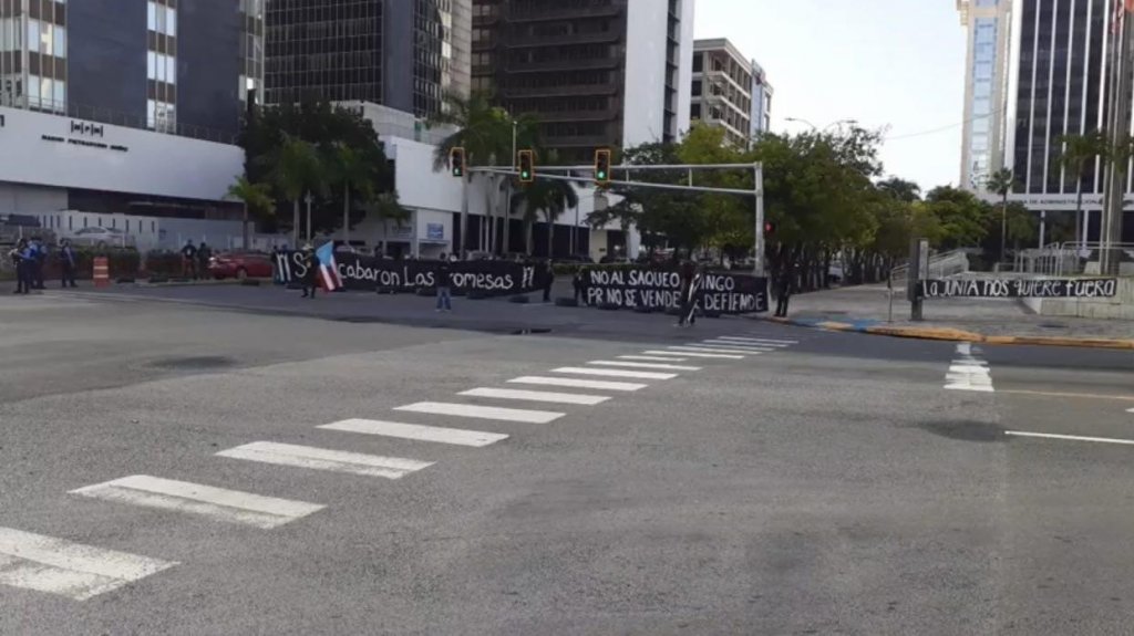  Cierran tramo en avenida Muñoz Rivera por protesta contra LUMA 