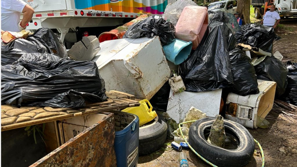  Voluntarios sacan 12 toneladas de basura de Embalse Carraízo 