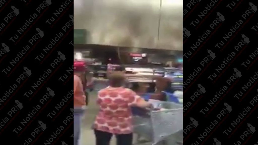 Video: Sin heridos, solo un "Corre y Corre" durante fuego en Wal-Mart Center de Ponce 