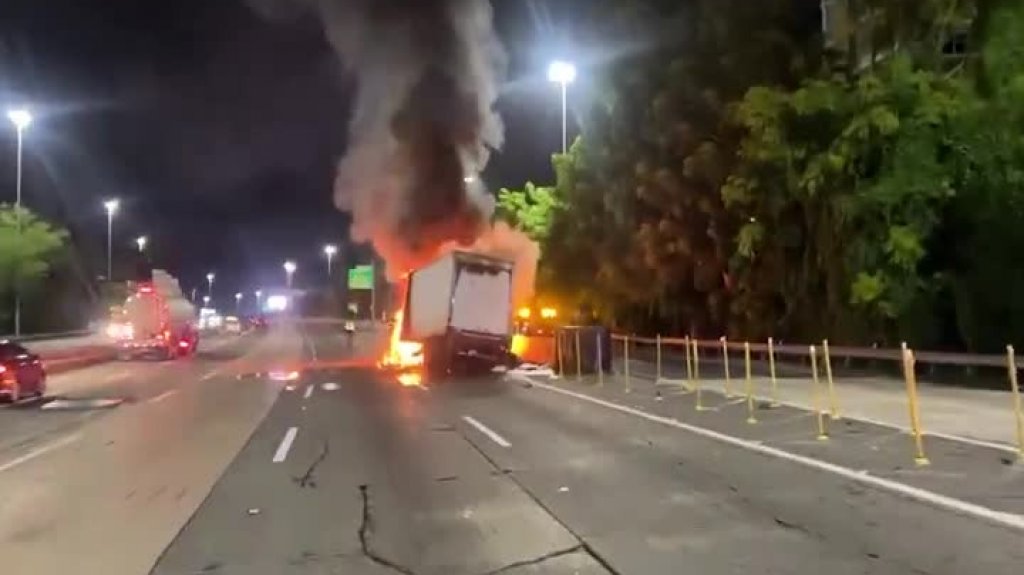  Video: Momento en que se incendia camión en expreso Frente a Plaza Las Américas 
