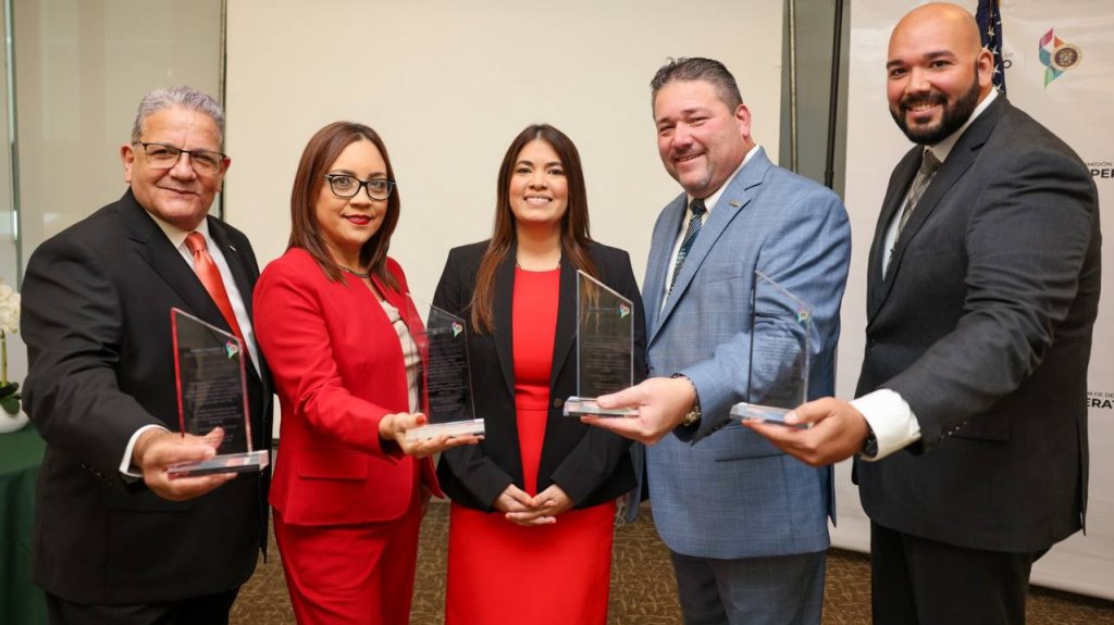  Cooperativas reciben reconocimiento por labor comunitaria 