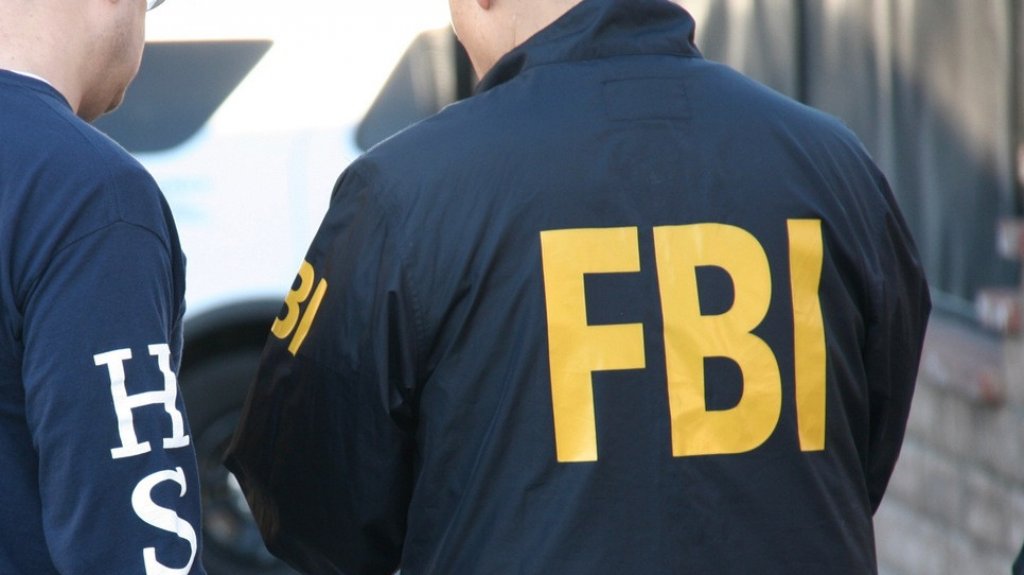  FBI arresta a 5 empleados Federales por fraude 