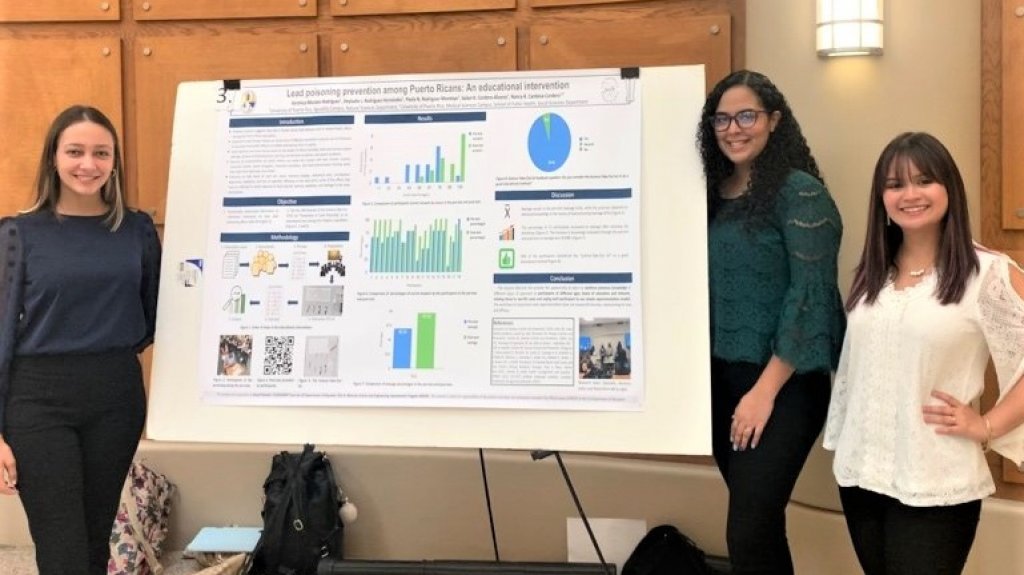  Estudiantes de la UPR de Aguadilla obtienen galardón al mejor póster en simposio en Luisiana 