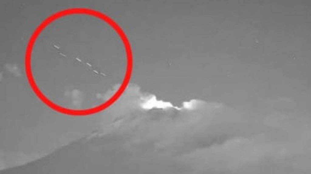  ¿Están aquí? Polémico VIDEO que muestra “algo“ saliendo del volcán Popocatépetl 