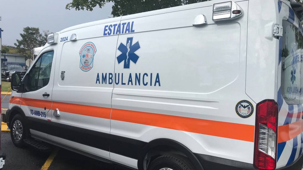  Rescatan a hombre que se lanzó al agua del puente Dos Hermanos y luego no podía salir 