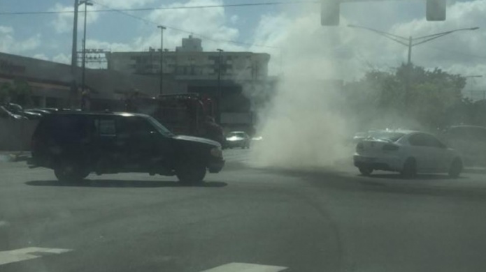 Fotos: Vehículo se prende en fuego en la avenida Barbosa de Hato Rey 