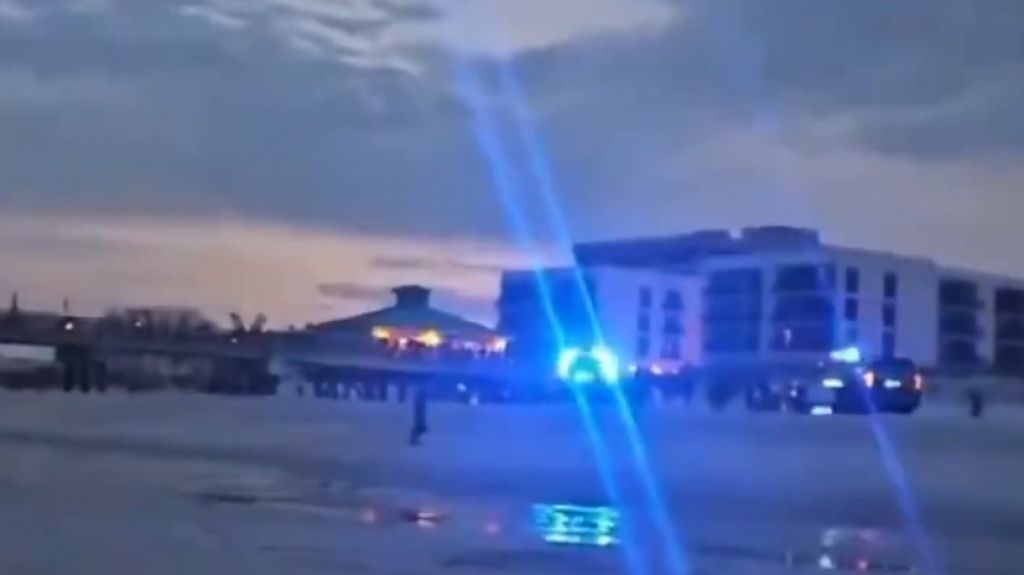  Video: Terror en playa de Jacksonville : Tirador Activo deja un muerto y dos heridos 