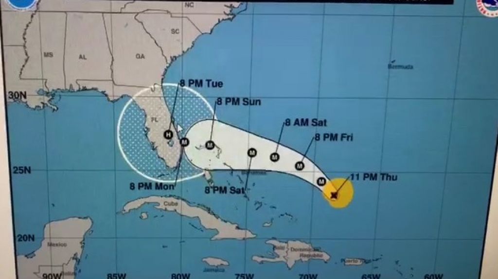  Video: Dorian continúa fortaleciéndose a medida que amenaza a Florida 