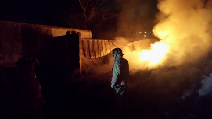 Fuego por acumulación de gomas en Caguas