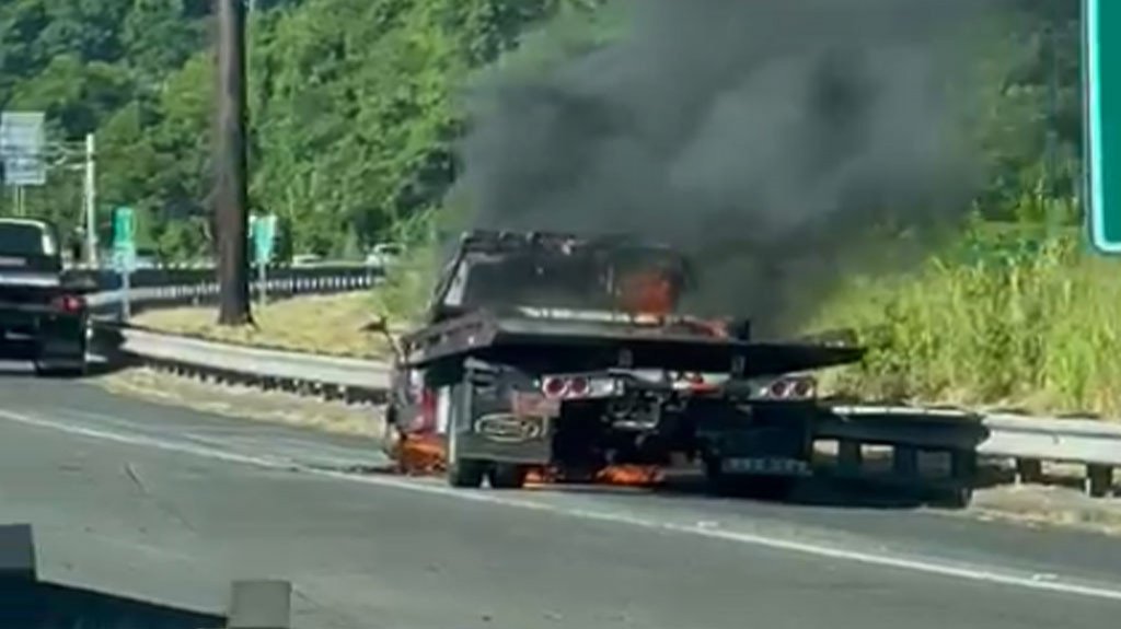  VIDEO:Camión incendiado en PR-52 de SJ a Caguas 