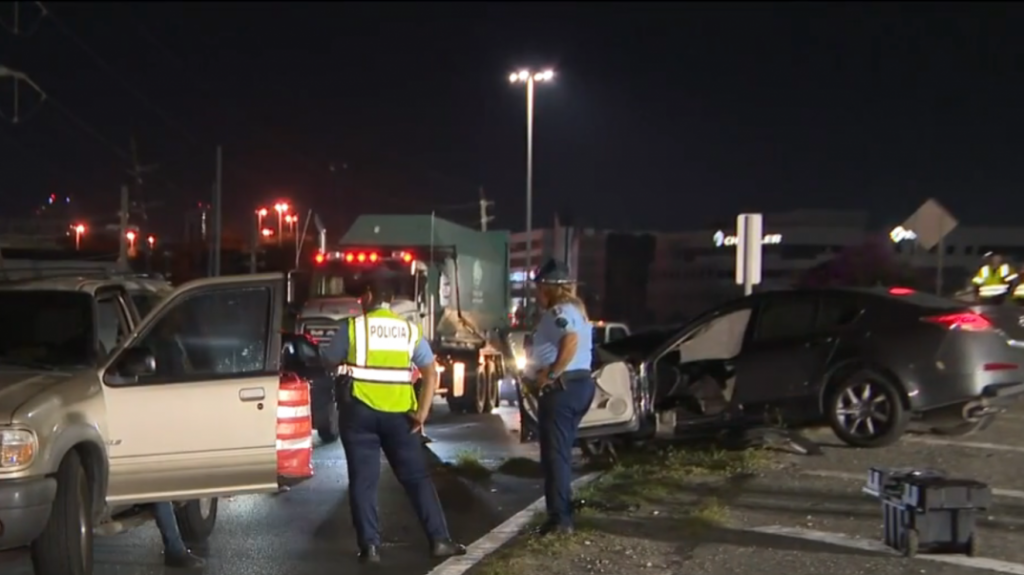  Video: Grave conductor al impactar un camión que trabajaba en expreso 22 de Bayamón a San Juan 