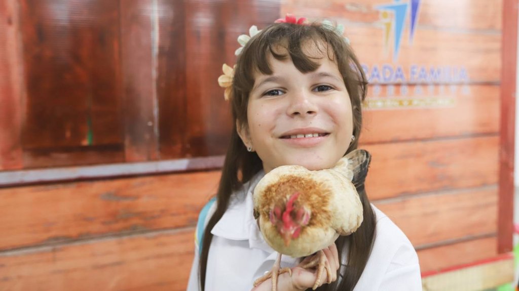  Sofía Marmolejos, la nena corozaleña que emprende con gallinas ponedoras 