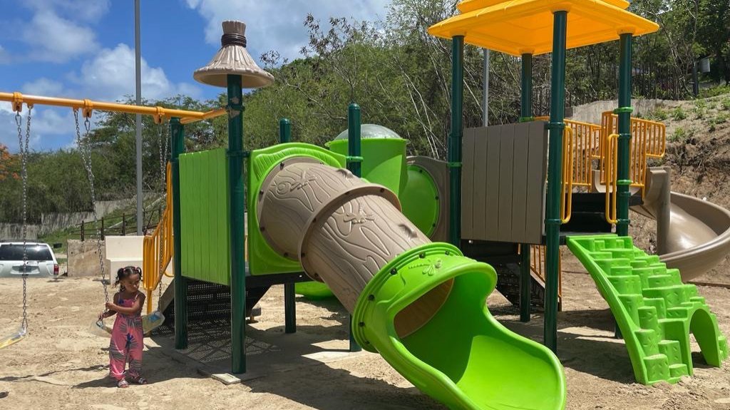  Inauguran en Vieques un nuevo parque pensado en los niños 