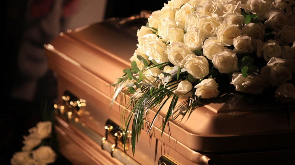  En pleno velorio, familia se da cuenta que funeraria entregó el cuerpo equivocado 
