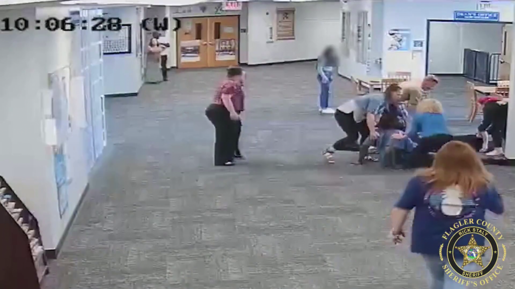  Video:Alumno golpea brutalmente a maestra por quitarle su Nintendo Switch en clase 